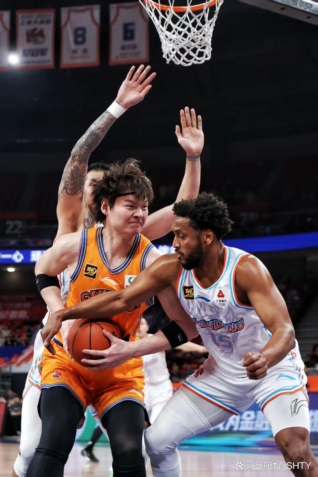 关于上海久事发布备战花絮；转会期防线松动；欧篮联任务艰巨；身体对抗强度拉满的信息